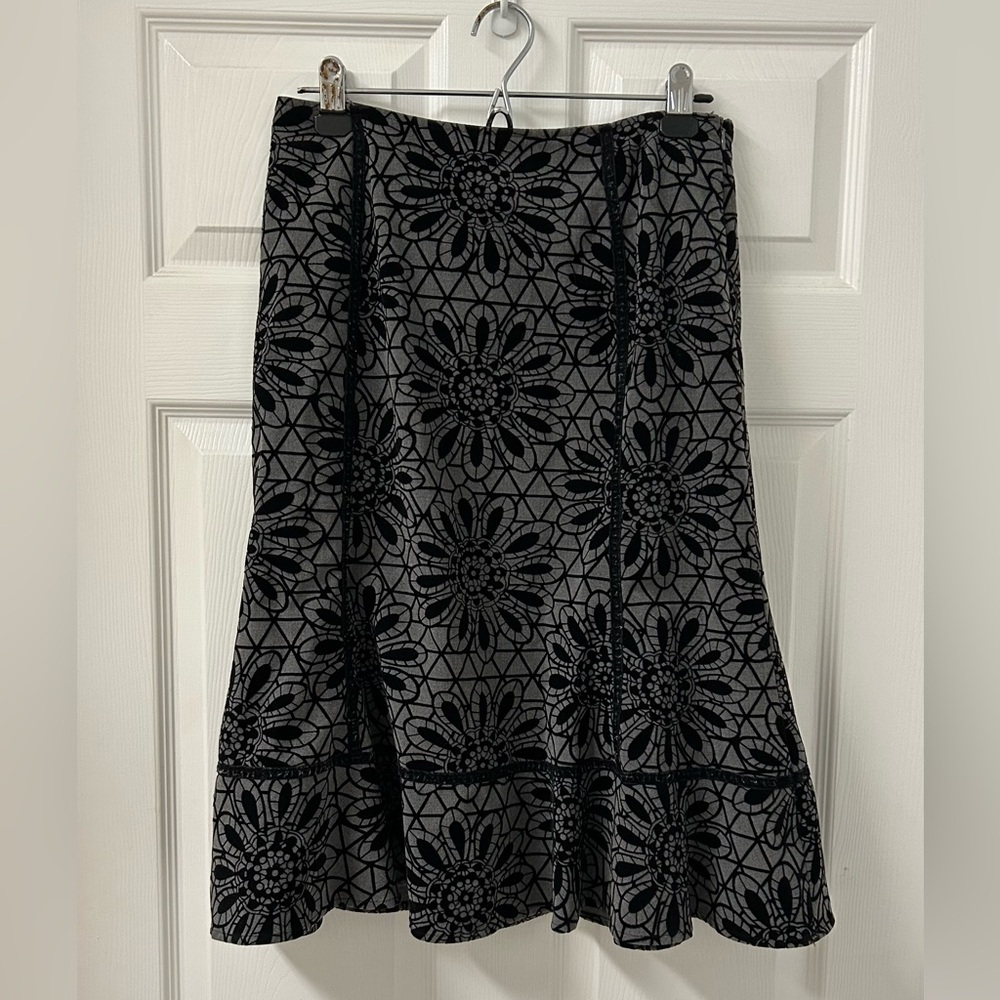 East 5th Grey/Black Skirt SZ 8